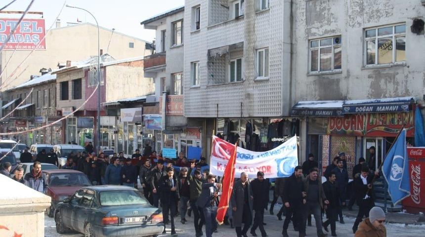 Doğu T&uuml;rkistan i&ccedil;in y&uuml;r&uuml;d&uuml;ler