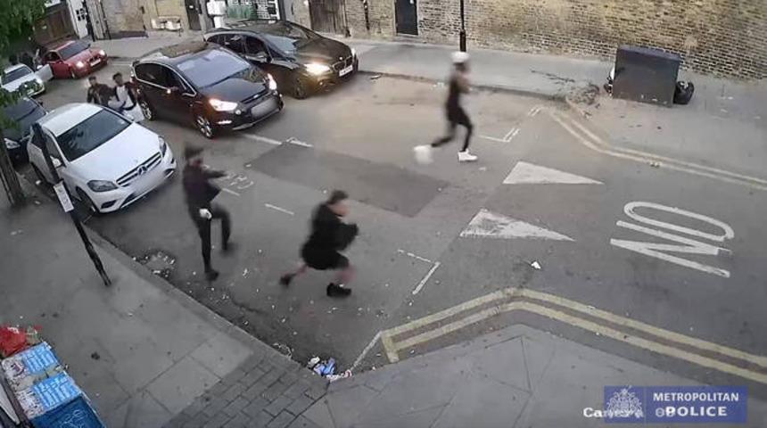 İngiltere'de eşcinsellere saldıran T&uuml;rklere ceza yağdı