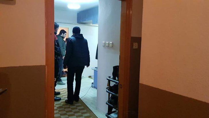 BursaânÄ±n Gemlik ilÃ§esinde abla kardeÅ birlikte yaÅadÄ±klarÄ± evde Ã¶lÃ¼ bulundu. Abla ve kardeÅin yaklaÅÄ±k 10 gÃ¼n Ã¶nce Ã¶ldÃ¼ÄÃ¼ ve cesetlerinin Ã§Ã¼rÃ¼meye baÅladÄ±ÄÄ± Ã¶Ärenildi. ile ilgili gÃ¶rsel sonucu