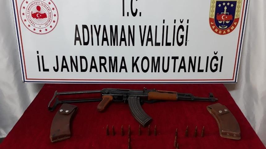 Jandarma uzun namlulu silah ele ge&ccedil;irdi