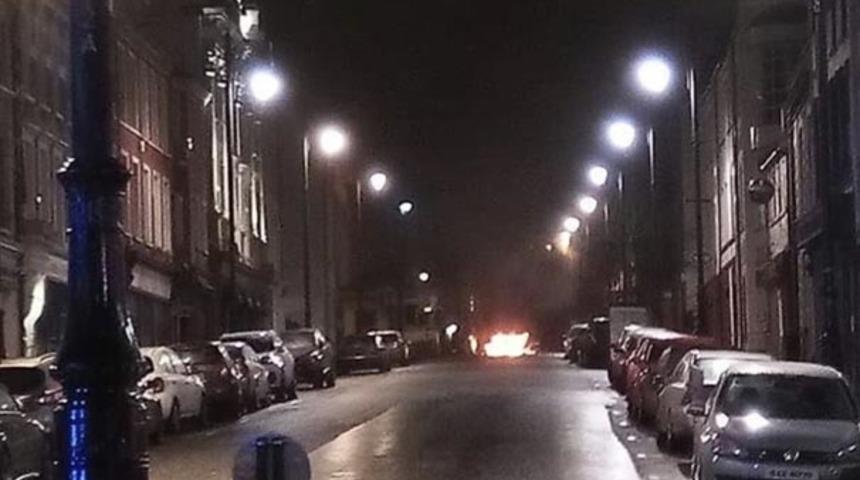 Kuzey İrlanda'da bombalı ara&ccedil; patladı