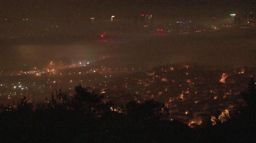 Yoğun sis şehri kapladı! İstanbul'da g&ouml;z g&ouml;z&uuml; g&ouml;rm&uuml;yor! 