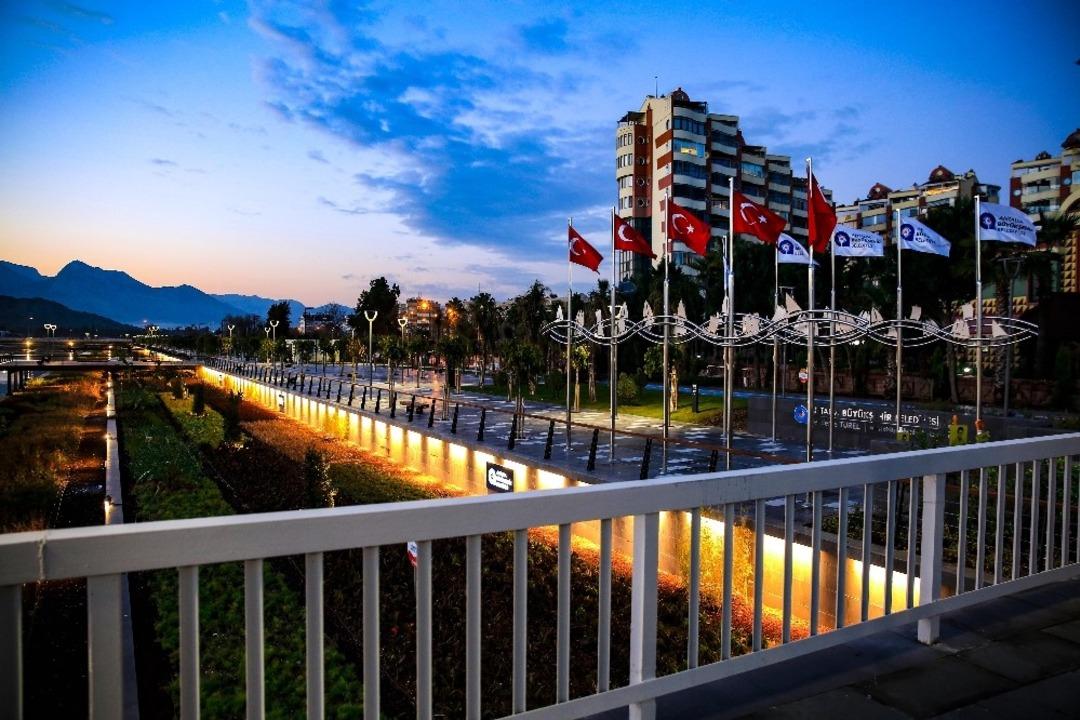 Boğa&ccedil;ayı muhteşem g&ouml;r&uuml;nt&uuml;s&uuml;yle b&uuml;y&uuml;l&uuml;yor