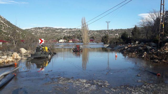 Karaisalı’da 200 ev sular altında kaldı.