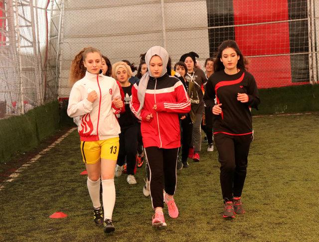 Bitlis'in Tatvan ilçesinde kadın futbol takımı kuruldu