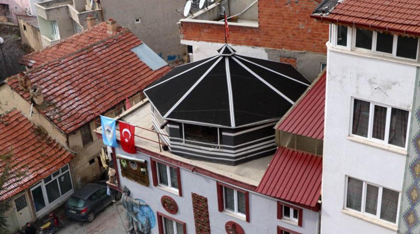 Afyonkarahisar'da iki katlı binanın çatısına kurulan otağ törenle açıldı