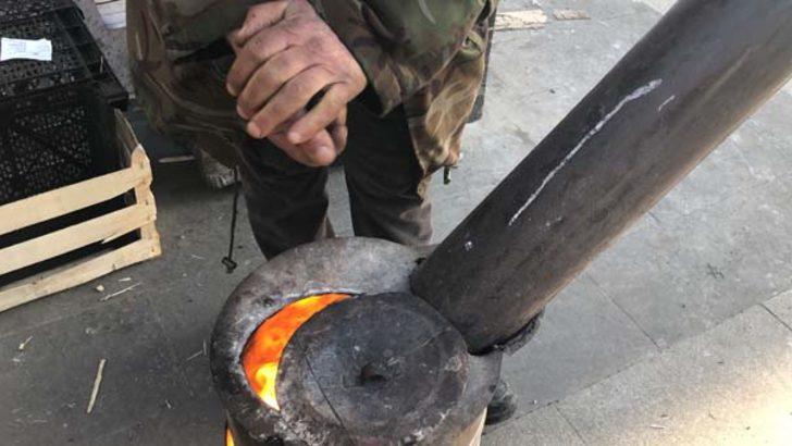 Soğuklarla baş edemeyince caddede bunu yaptılar... G4