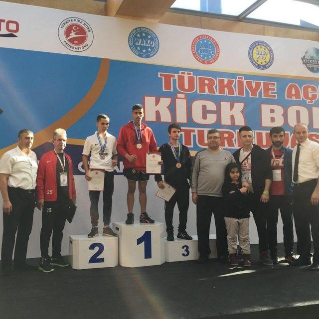 Haliliye kick boksta Türkiye şampiyonu oldu