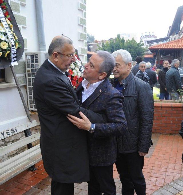 İş insanı Bilal son yolculuğuna uğurlandı 3