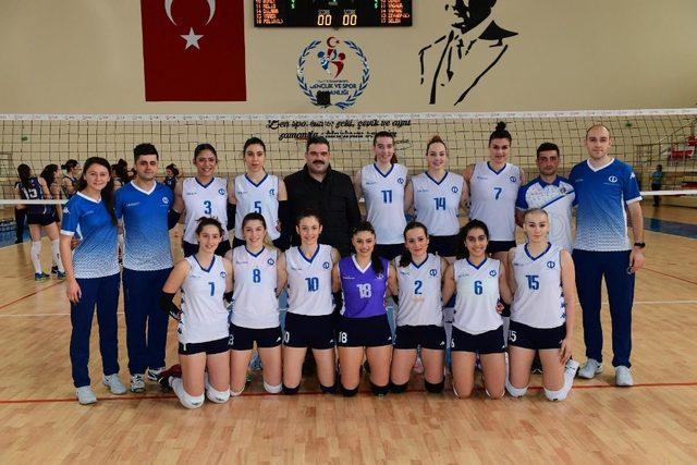 Rektör Çomaklı’dan Bayan Voleybol Takımına moral ziyareti