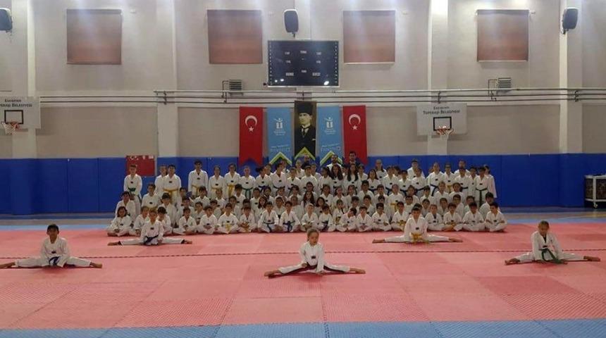 Genç tekvandocuların kuşak heyecanı