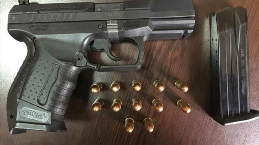 Ş&uuml;pheli şahıslar &uuml;zerinde tabanca &ccedil;ıktı