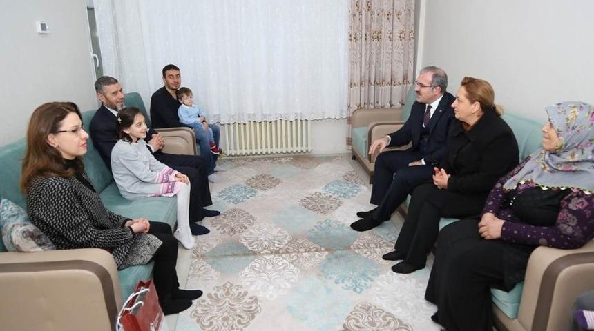 Vali, şehit ailesini ziyaret etti