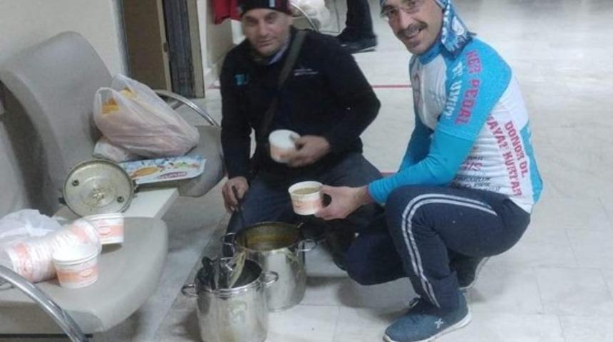 Adana&rsquo;da evsizlere &ccedil;orba ikramı