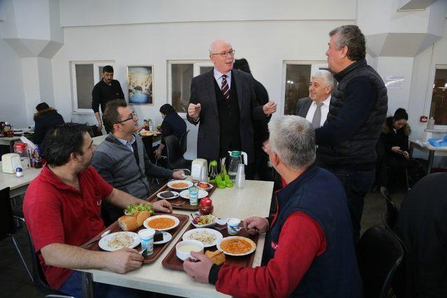 Kazım Kurt demir döküm fabrikası işçilerini ziyaret etti