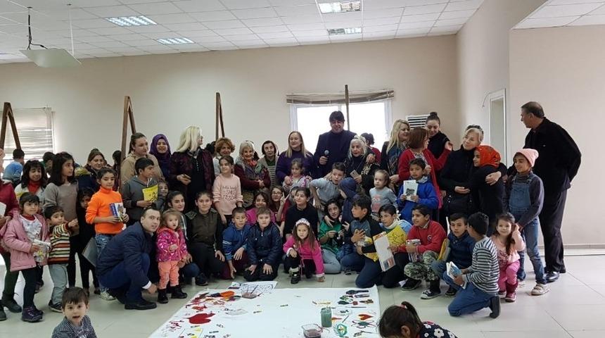 Gerenk&ouml;yl&uuml; &ccedil;ocuklar kitaplar ile şenlendi