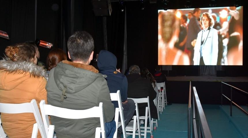 Aliağa&rsquo;da sinema ş&ouml;leni &ldquo;D&uuml;ğ&uuml;m salonu&rdquo; ile başladı