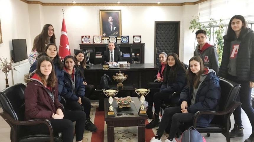 Kaymakam &Ouml;ner, şampiyon sporcularla bir araya geldi