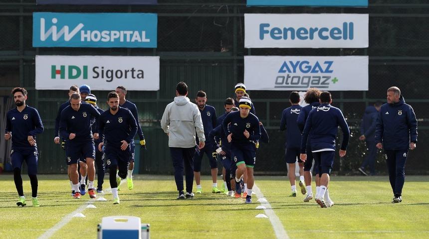 Fenerbahçe'de Slimani, Eljif, Reyes ve Alper, Bursaspor maçı kadrosunda yok