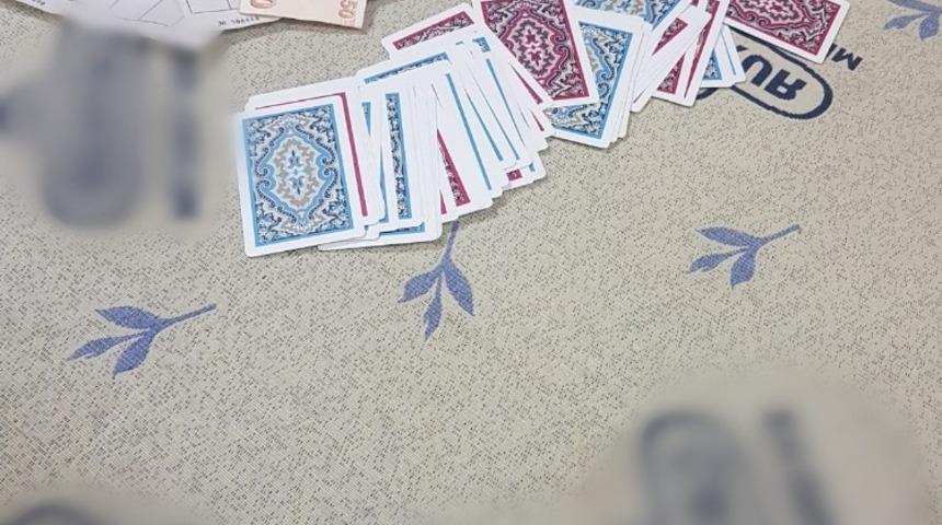 Kuşadası&rsquo;nda kumar operasyonu, 7 g&ouml;zaltı