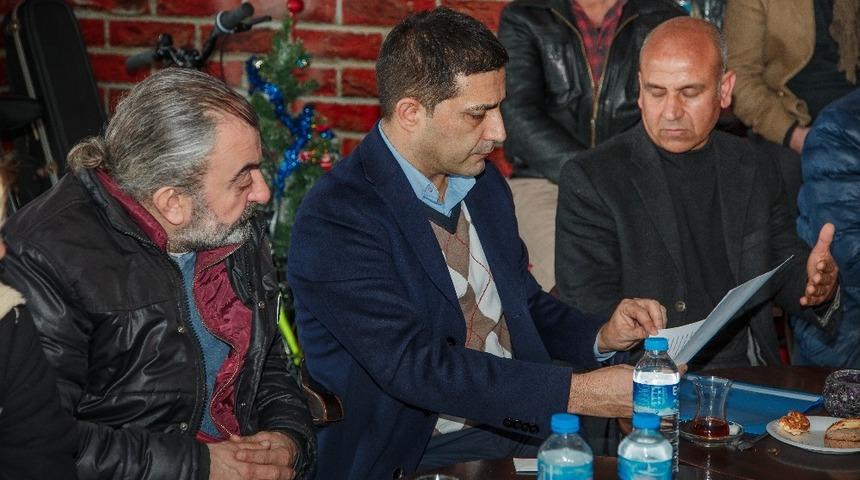 CHP adayı &Ouml;mer G&uuml;nel Nazilli Halk Pazarında pazarcılarla buluştu