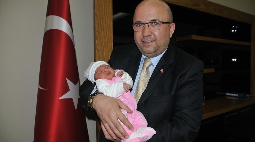 Afyonkarahisar&rsquo;da yeni doğan bebeklere &rsquo;fahri hemşehrilik&rsquo; beratı