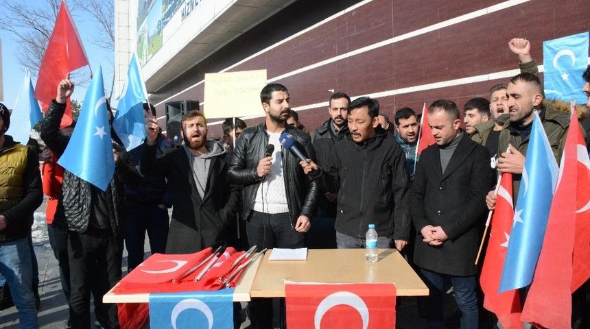 Bitlisli gen&ccedil;lerden Doğu T&uuml;rkistan i&ccedil;in &ccedil;ağrı