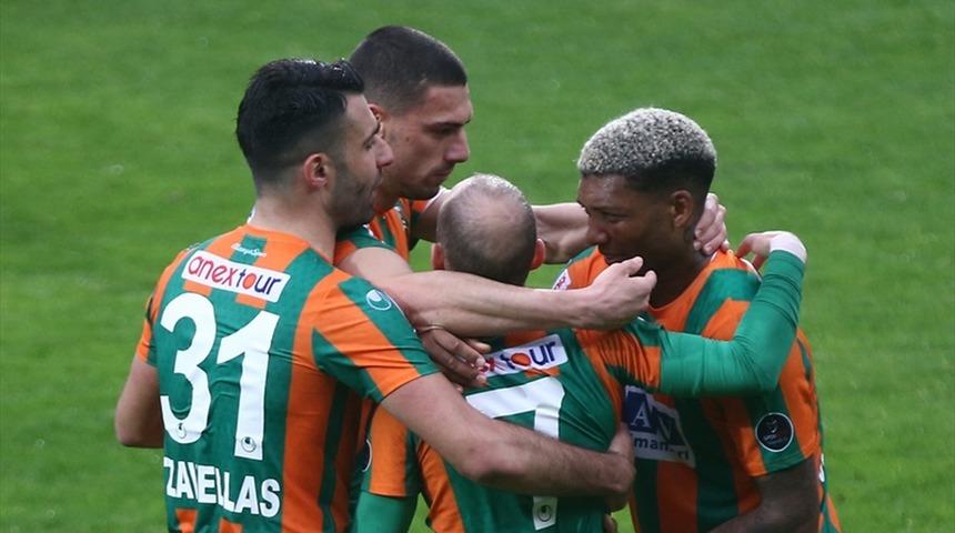 Alanyaspor, evinde Sivasspor'u rahat ge&ccedil;ti: 2-0