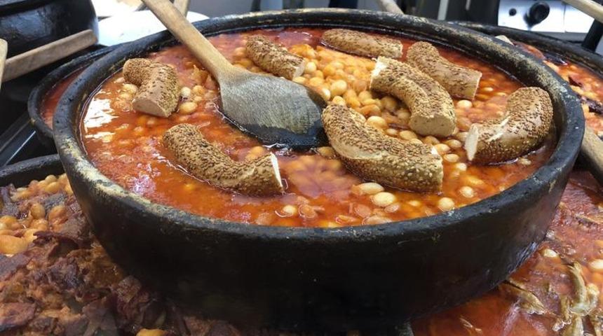 Bu lezzet damak çatlatıyor: Anadolu’daki tüm kuru fasulye tariflerini tek bir dükkanda topladı