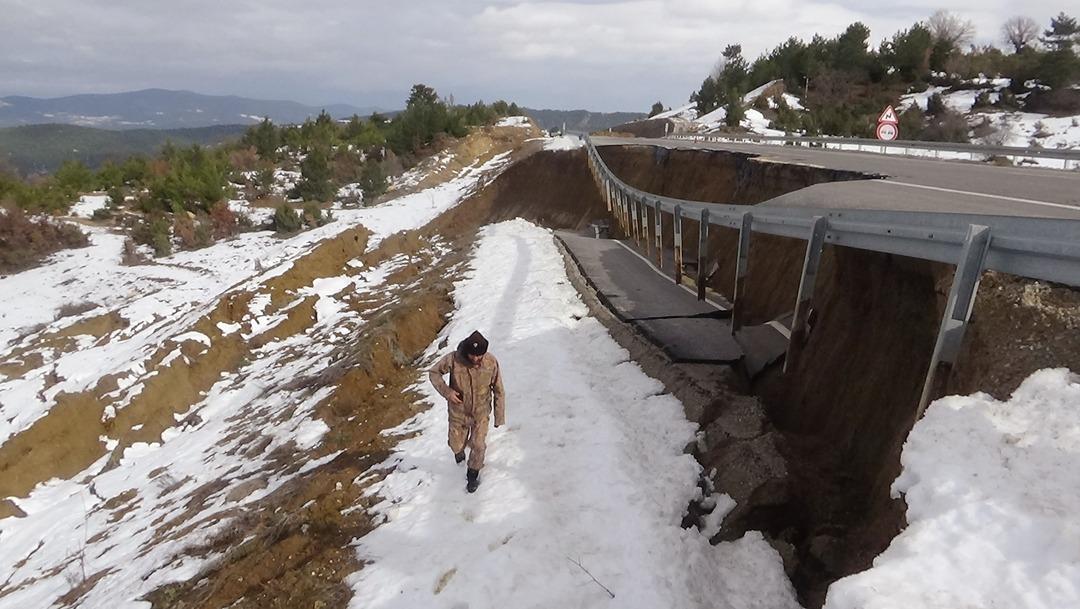 İsyan ettiren g&ouml;r&uuml;nt&uuml;! Hepsini tarladan almışlar