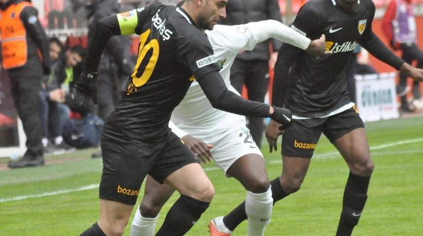 Kayserispor, Akhisar ile oynayacağı r&ouml;vanş i&ccedil;in bug&uuml;n Manisa&rsquo;ya gidecek