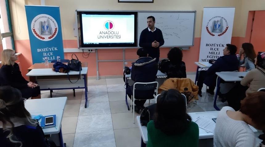 Boz&uuml;y&uuml;k&rsquo;te "Nitelikli Soru Hazırlama Teknikleri" kursu d&uuml;zenlendi