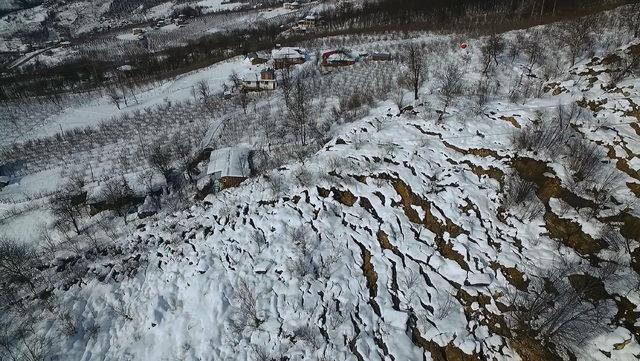 Ordu'da bir mahalle kayıyor