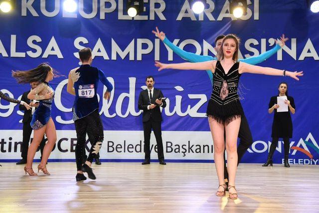 Başkan Böcek, dereceye giren sporculara kupalarını verdi