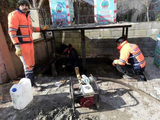 Siirt’te yer altı çöp konteynerleri onarılarak bakımları yapılıyor