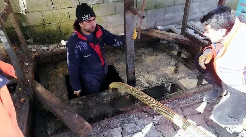 Siirt&rsquo;te yer altı &ccedil;&ouml;p konteynerleri onarılarak bakımları yapılıyor