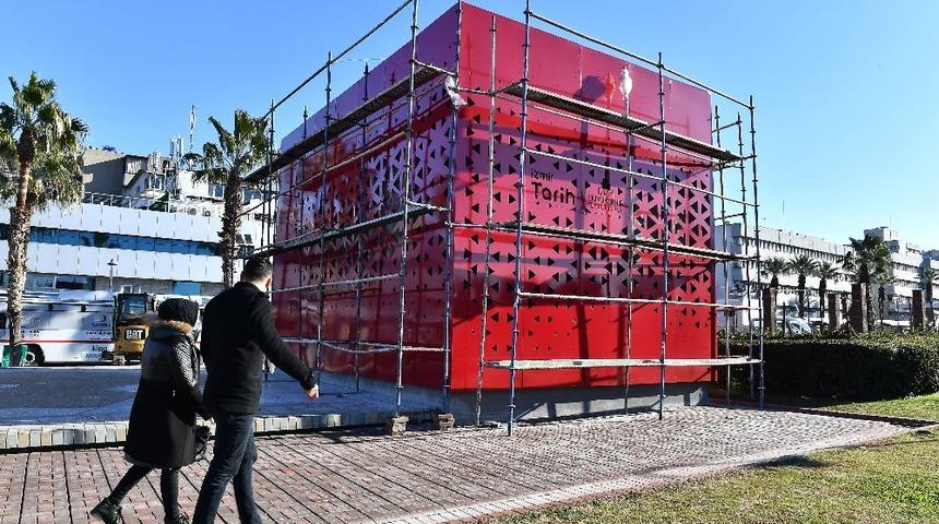 Kemeraltı tarihi stantta anlatılıyor