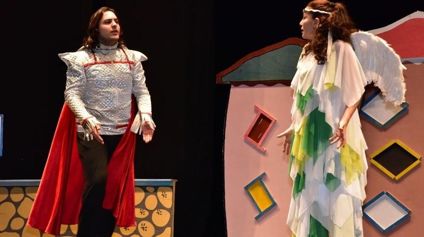 &Ccedil;ocuklar &ldquo;Trafikteyim&rdquo; adlı tiyatro oyunu ile hem &ouml;ğrendi hem eğlendi