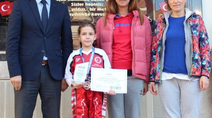 Kick boksta T&uuml;rkiye 2&rsquo;ncisi Antalya&rsquo;dan