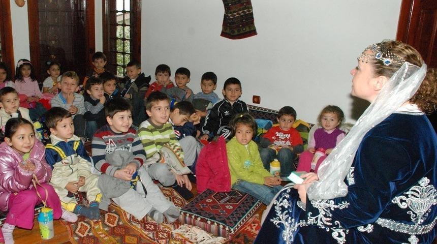 İzmit&rsquo;te binlerce &ccedil;ocuk masal dinledi