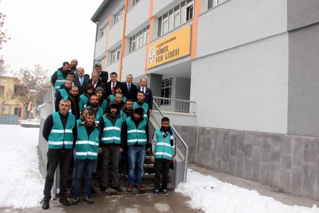 Denetimli Serbestlik kapsamında y&uuml;k&uuml;ml&uuml;ler okulların bakımını ger&ccedil;ekleştiriyor