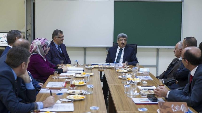 Vali Bilmez, &ldquo;Bu b&ouml;lgenin ter&ouml;r ve cehaletten kurtulması eğitimden ge&ccedil;er&rdquo;