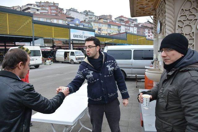 Başkan Uysal pazarcı esnafına çorba dağıttı