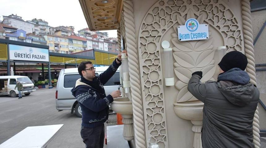 Başkan Uysal pazarcı esnafına &ccedil;orba dağıttı