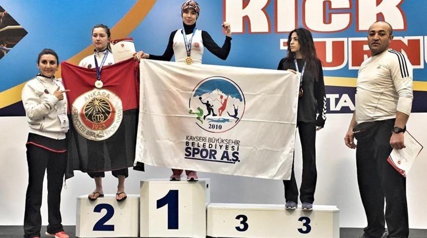 T&uuml;rkiye Kickboks Turnuvası&rsquo;nda  Kayserili sporcular madalyaları topladı