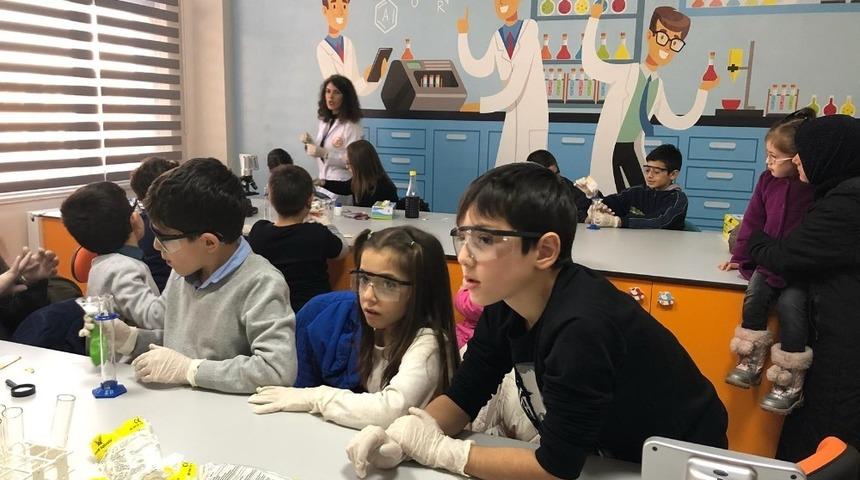 &Ccedil;ocukların geleceğine Standard Profil&rsquo;den destek