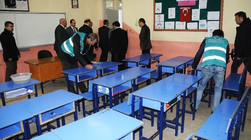 Denetimli Serbestlik h&uuml;k&uuml;ml&uuml;leri okulların bakımını yapıyor