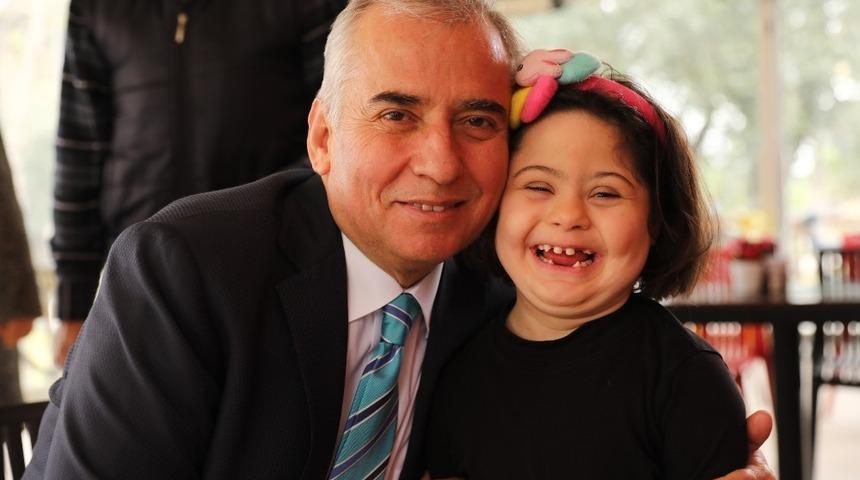 Başkan Zolan &ouml;zel &ccedil;ocuklarla buluştu