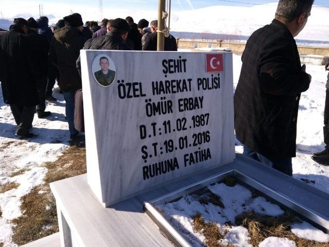 Şehit Ömür Erbay, mezarı başında dualarla anıldı