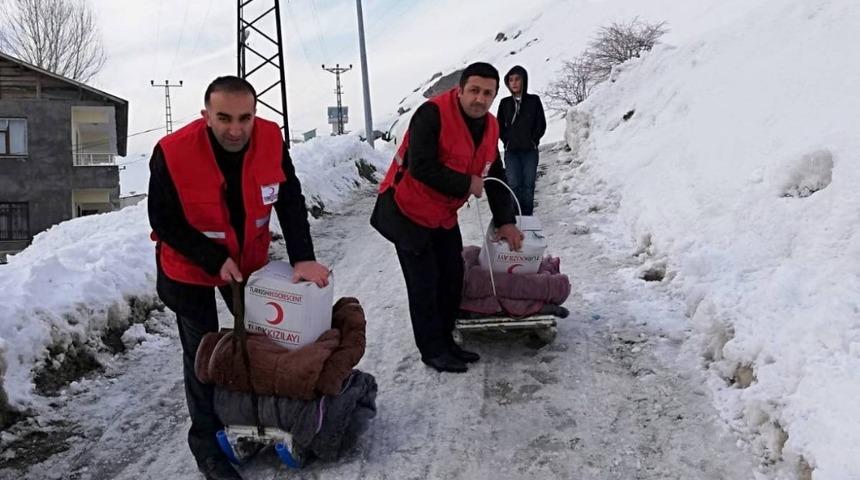 Kızaklarla dar gelirli ailelere yardım